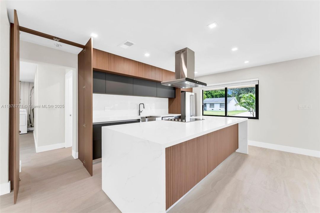 最近售出: $779,900 (4 贝兹, 3 浴室, 2337 平方英尺)