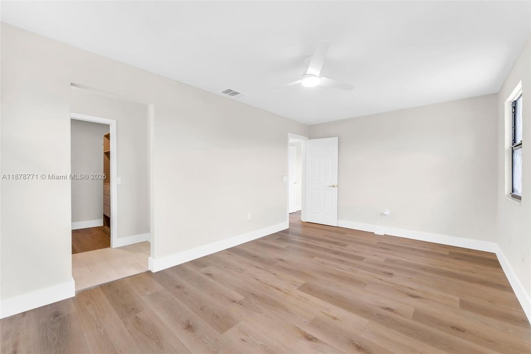 最近售出: $779,900 (4 贝兹, 3 浴室, 2337 平方英尺)