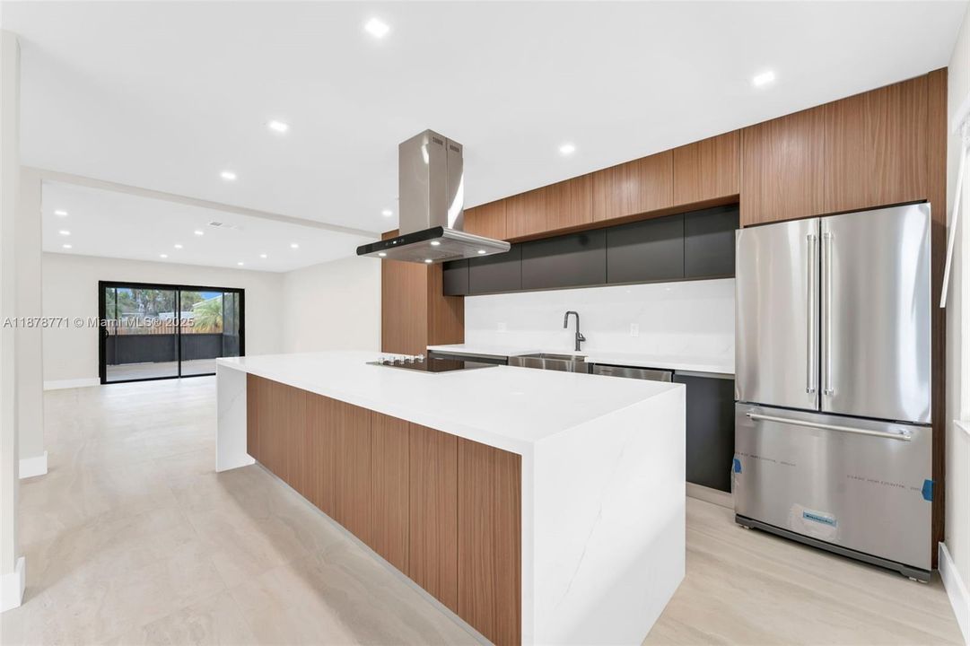 最近售出: $779,900 (4 贝兹, 3 浴室, 2337 平方英尺)