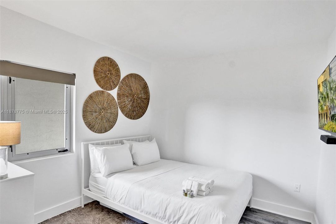 待售: $895,000 (2 贝兹, 2 浴室, 880 平方英尺)