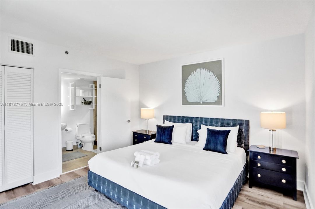 待售: $895,000 (2 贝兹, 2 浴室, 880 平方英尺)