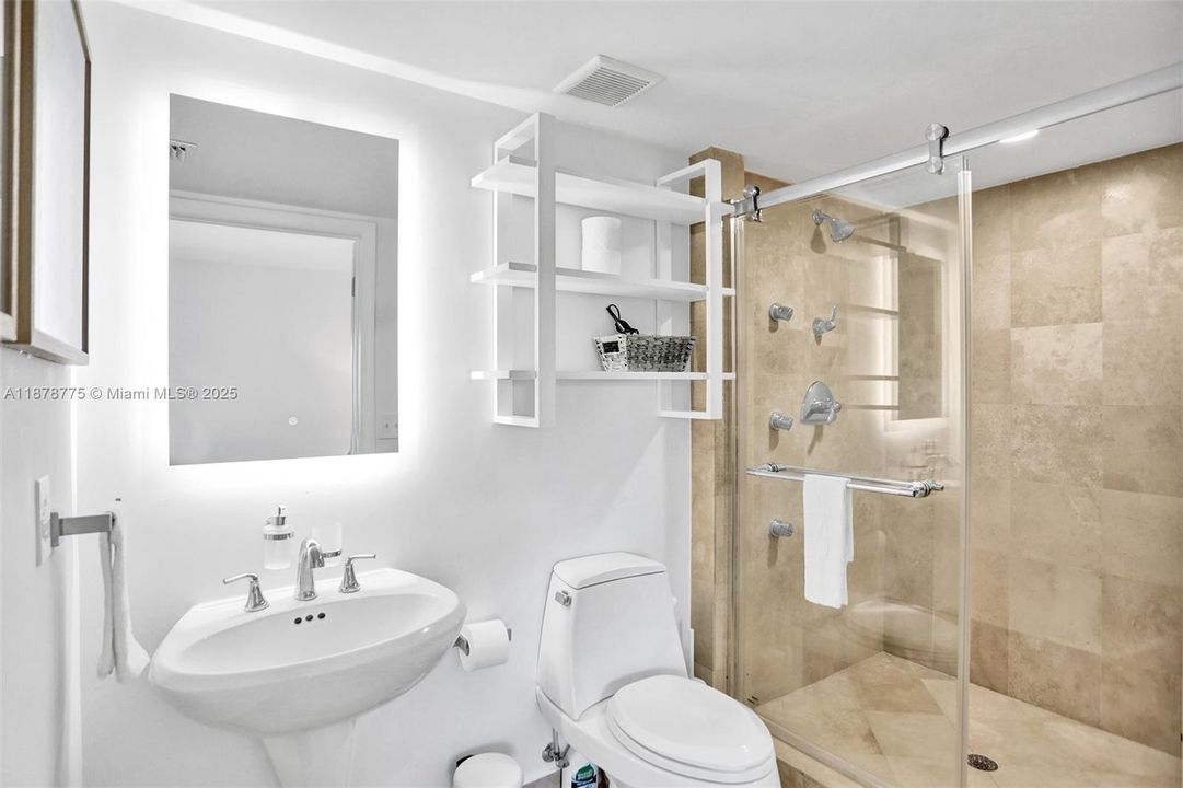 待售: $895,000 (2 贝兹, 2 浴室, 880 平方英尺)