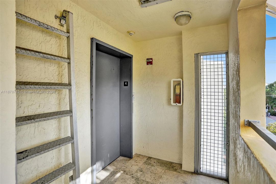 待售: $895,000 (2 贝兹, 2 浴室, 880 平方英尺)