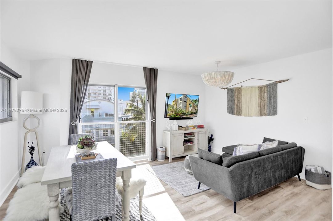 待售: $895,000 (2 贝兹, 2 浴室, 880 平方英尺)