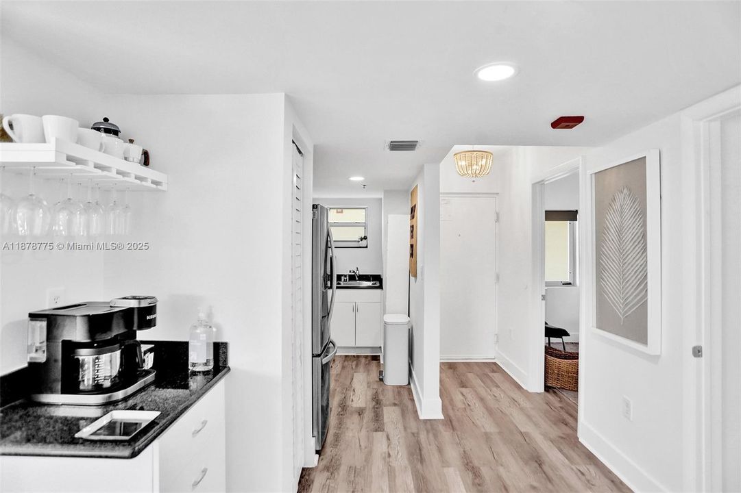 待售: $895,000 (2 贝兹, 2 浴室, 880 平方英尺)