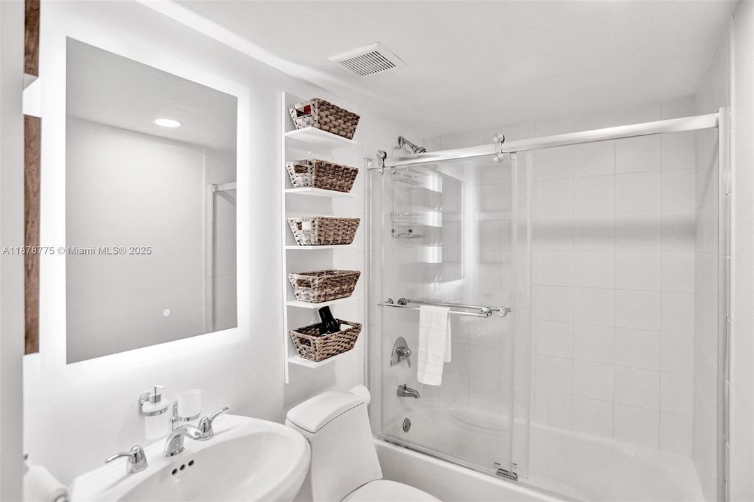 待售: $895,000 (2 贝兹, 2 浴室, 880 平方英尺)