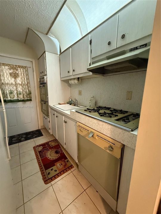 For Sale: $140,000 (2 beds, 2 baths, 1012 Square Feet)