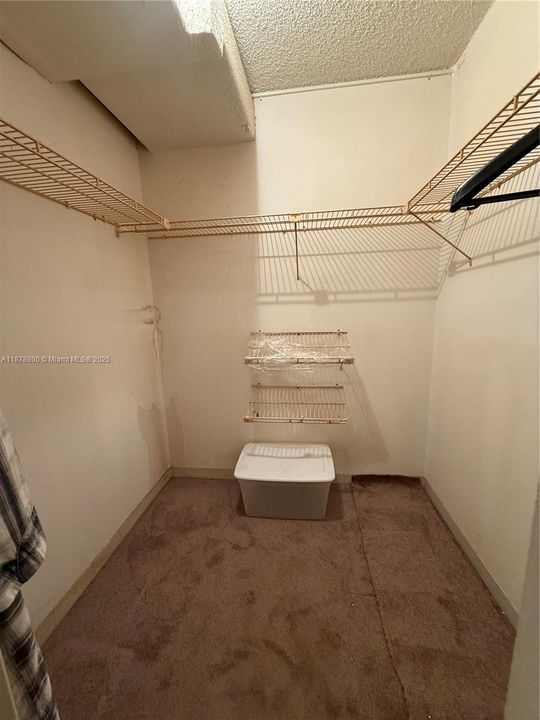 For Sale: $140,000 (2 beds, 2 baths, 1012 Square Feet)