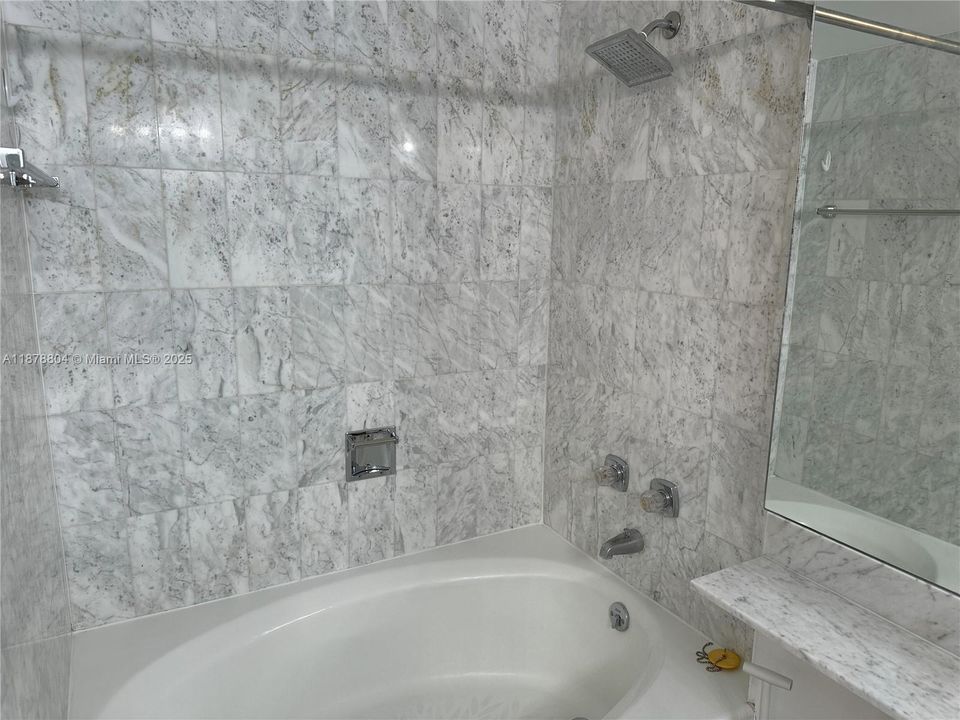 待售: $779,000 (2 贝兹, 2 浴室, 1640 平方英尺)