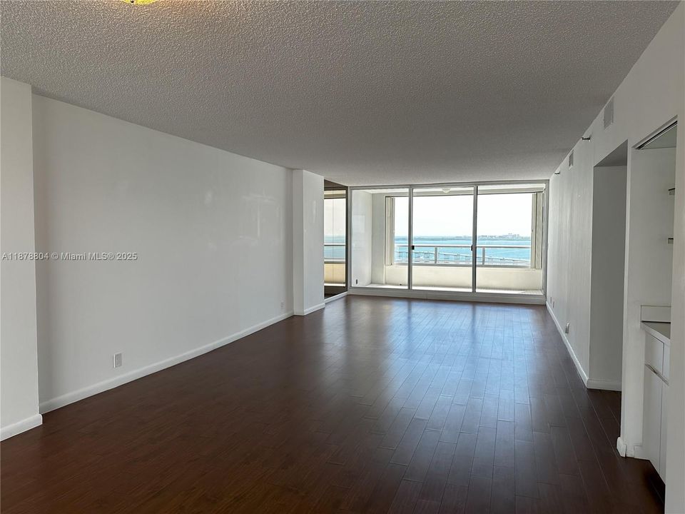 待售: $779,000 (2 贝兹, 2 浴室, 1640 平方英尺)