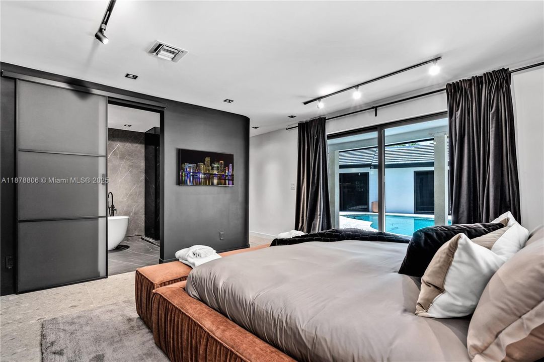 Recently Rented: $17,000 (5 beds, 4 baths, 2891 Square Feet)