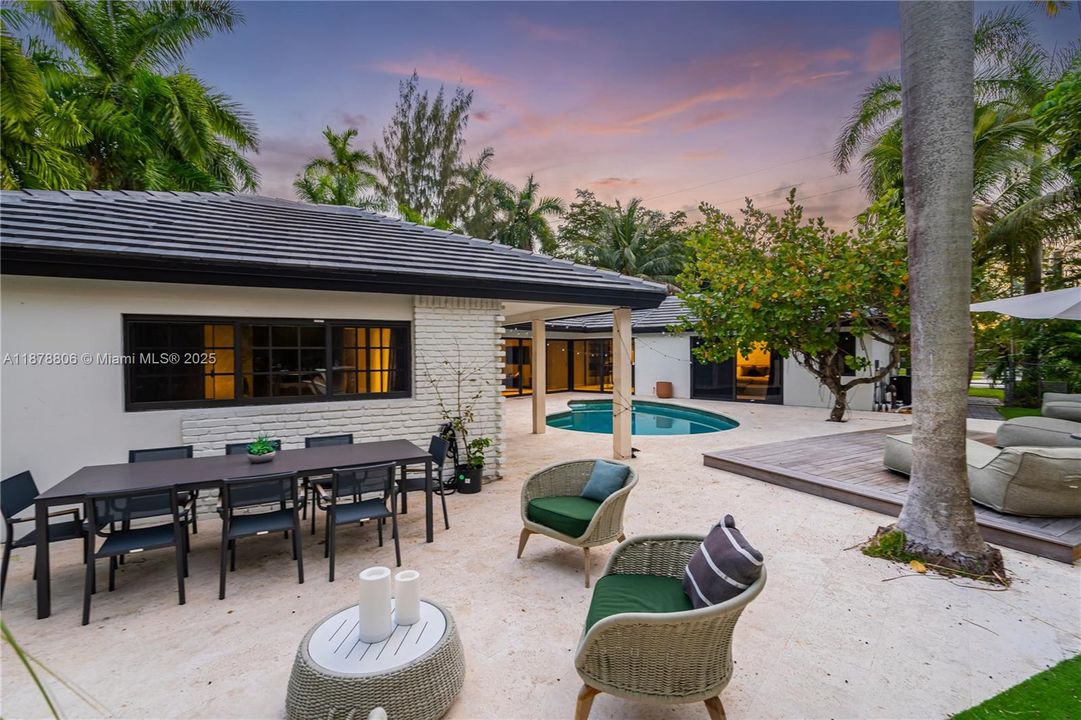 Recently Rented: $17,000 (5 beds, 4 baths, 2891 Square Feet)