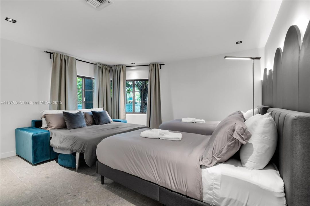 Recently Rented: $17,000 (5 beds, 4 baths, 2891 Square Feet)