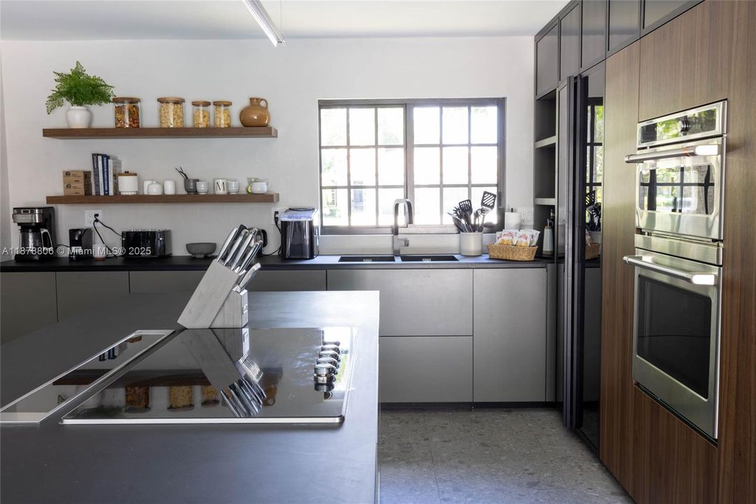 Recently Rented: $17,000 (5 beds, 4 baths, 2891 Square Feet)