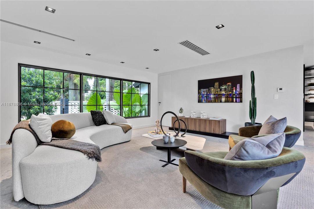 Recently Rented: $17,000 (5 beds, 4 baths, 2891 Square Feet)