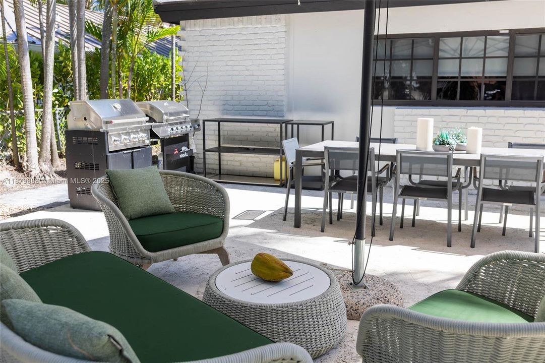 Recently Rented: $17,000 (5 beds, 4 baths, 2891 Square Feet)