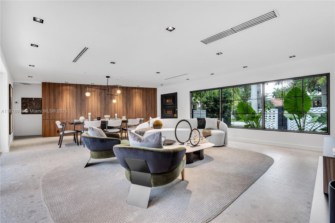 Recently Rented: $17,000 (5 beds, 4 baths, 2891 Square Feet)