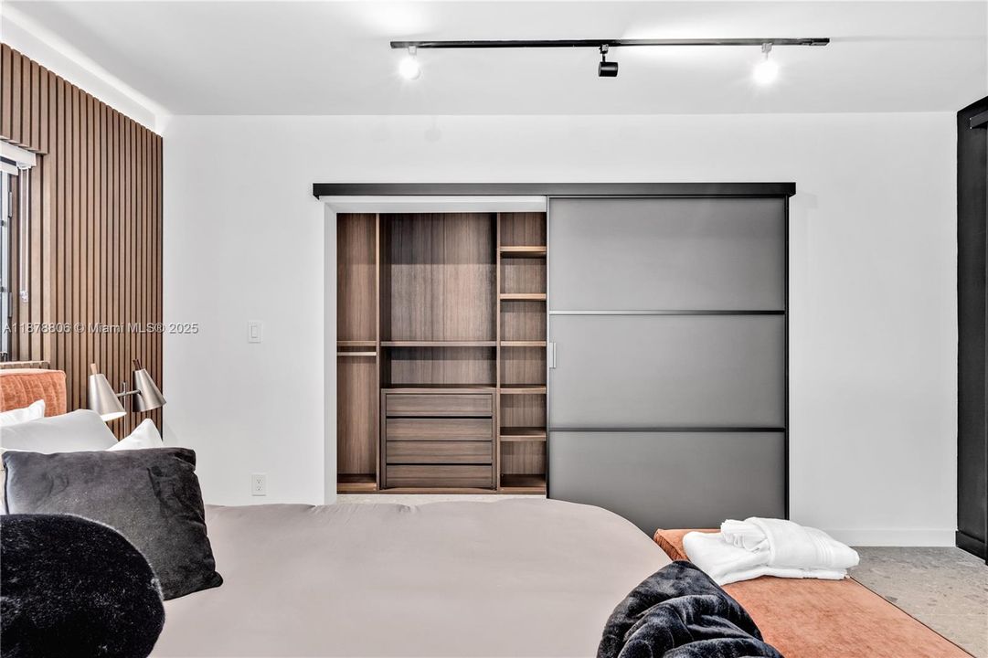 Recently Rented: $17,000 (5 beds, 4 baths, 2891 Square Feet)