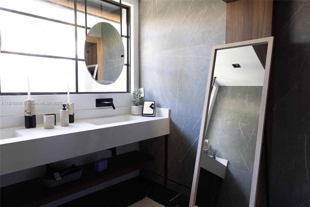 Recently Rented: $17,000 (5 beds, 4 baths, 2891 Square Feet)