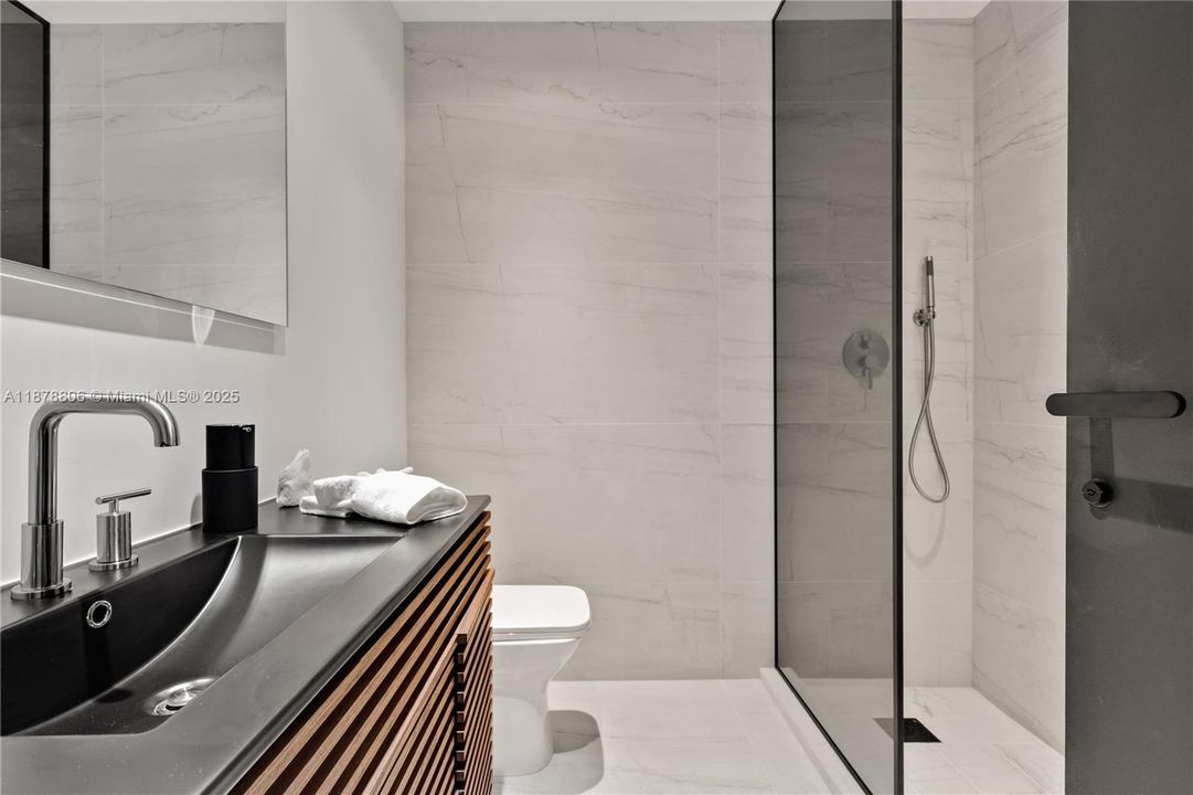 Recently Rented: $17,000 (5 beds, 4 baths, 2891 Square Feet)