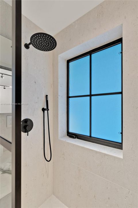 Recently Rented: $17,000 (5 beds, 4 baths, 2891 Square Feet)