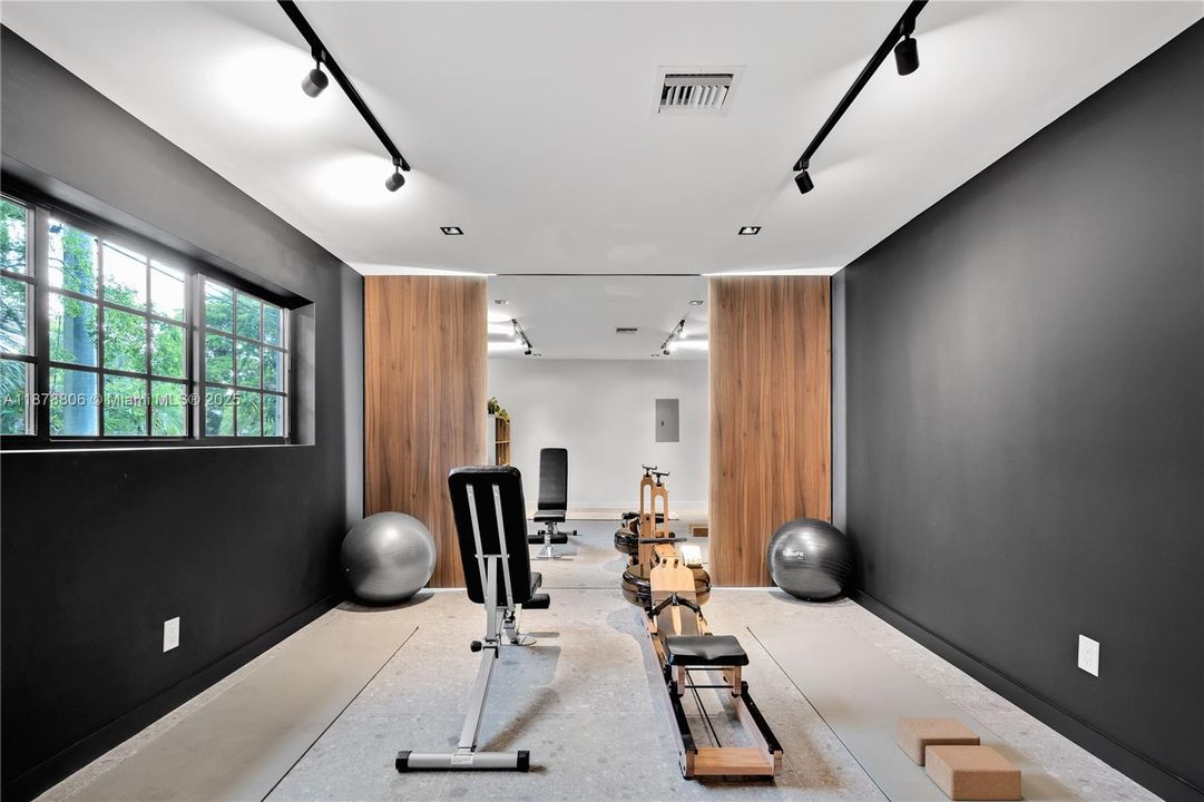 Recently Rented: $17,000 (5 beds, 4 baths, 2891 Square Feet)