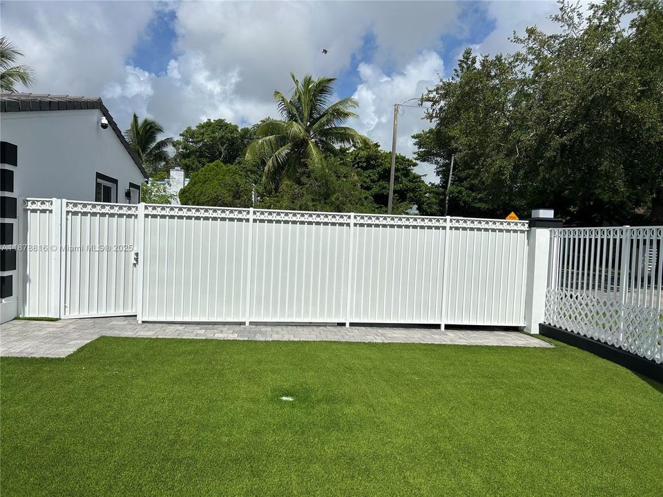 For Sale: $1,500,000 (4 beds, 3 baths, 2466 Square Feet)
