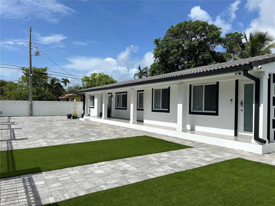 For Sale: $1,500,000 (4 beds, 3 baths, 2466 Square Feet)