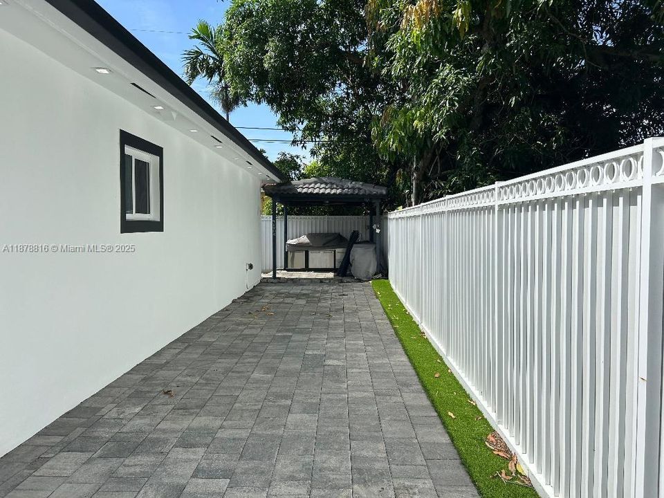 For Sale: $1,500,000 (4 beds, 3 baths, 2466 Square Feet)