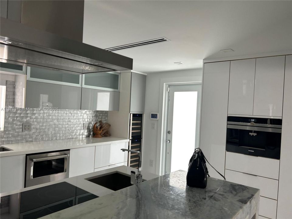 For Sale: $1,500,000 (4 beds, 3 baths, 2466 Square Feet)