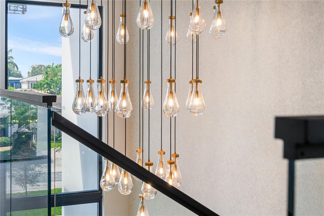 Под контрактом: $3,150,000 (4 спален, 4 ванн, 3807 Квадратных фут)