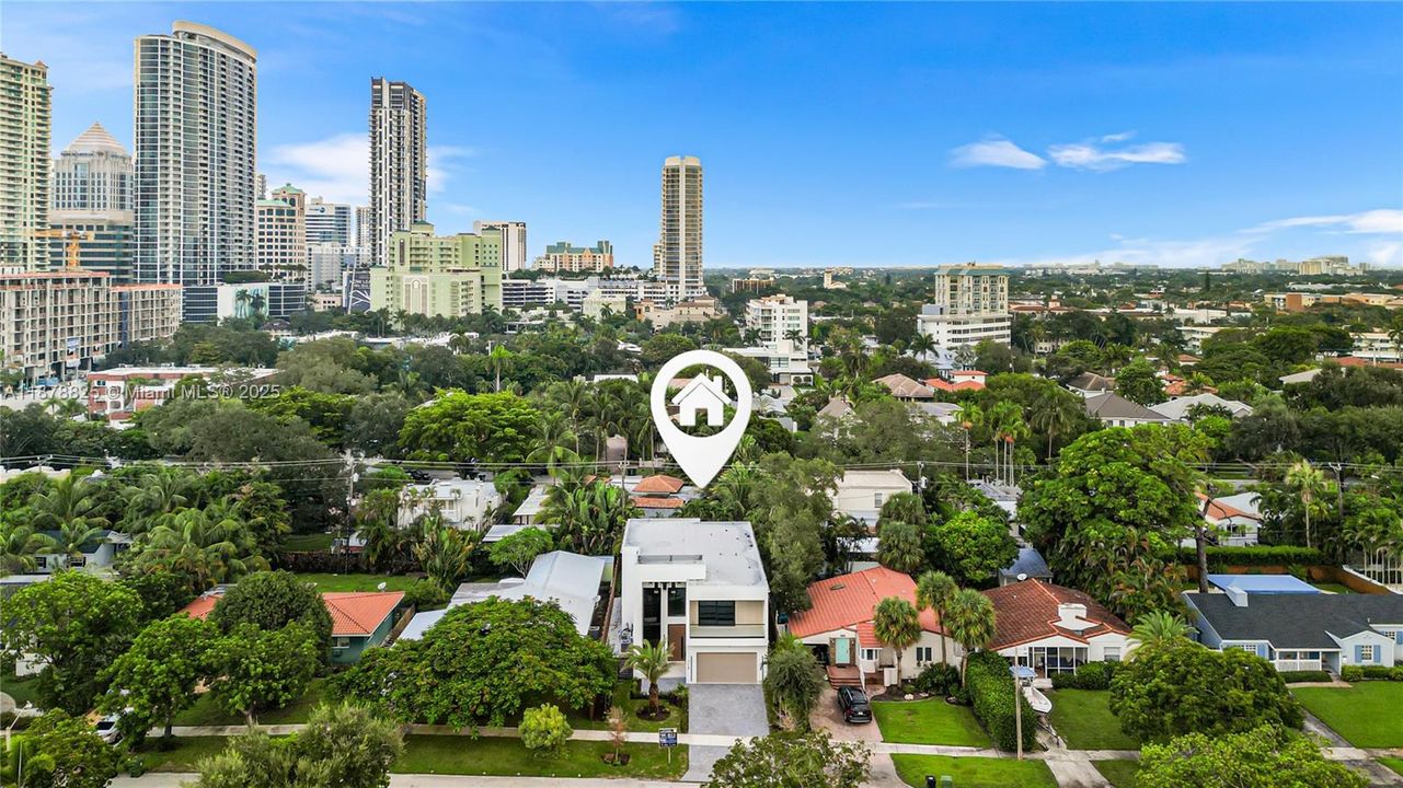 Под контрактом: $3,150,000 (4 спален, 4 ванн, 3807 Квадратных фут)