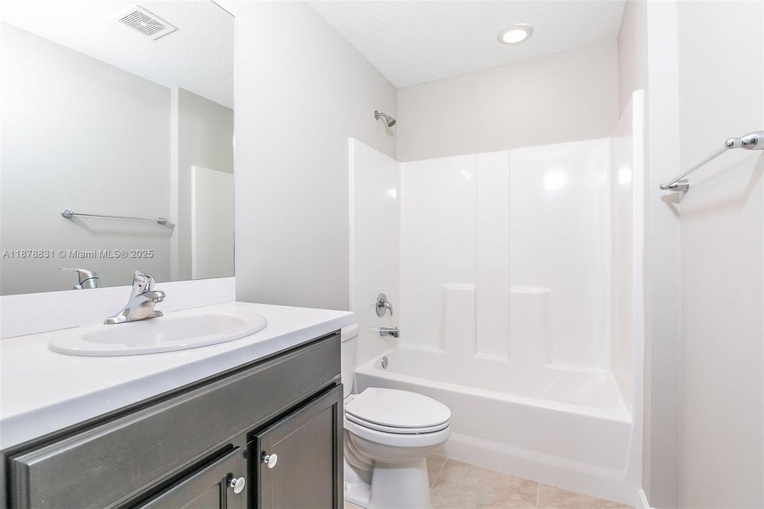 Recently Rented: $2,215 (4 beds, 2 baths, 1833 Square Feet)