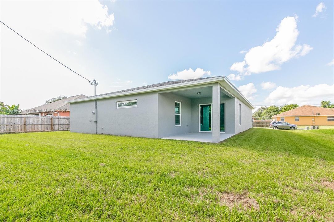 Recently Rented: $2,215 (4 beds, 2 baths, 1833 Square Feet)