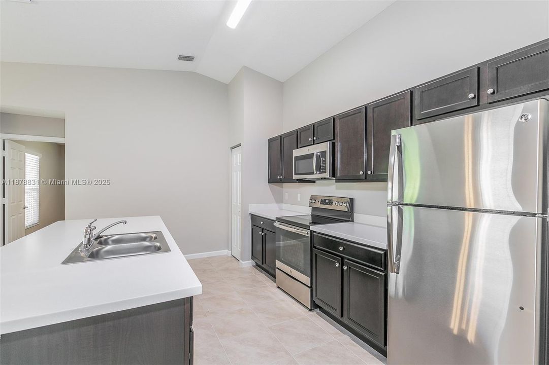 Recently Rented: $2,215 (4 beds, 2 baths, 1833 Square Feet)