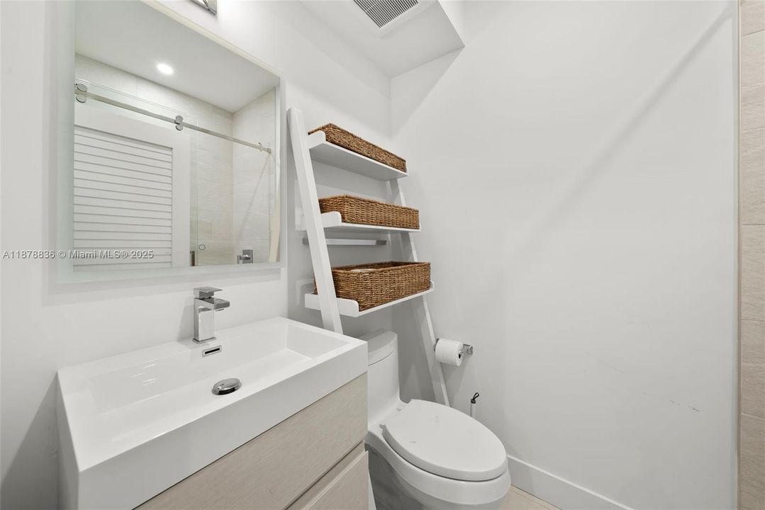 For Sale: $3,625,000 (5 beds, 5 baths, 3024 Square Feet)