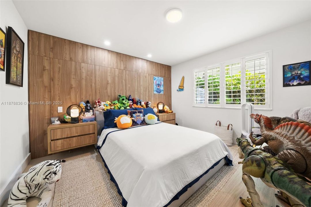 For Sale: $3,625,000 (5 beds, 5 baths, 3024 Square Feet)