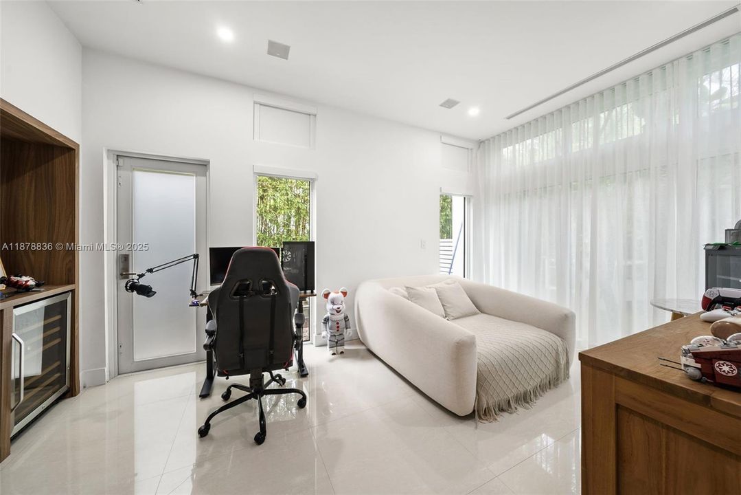 For Sale: $3,625,000 (5 beds, 5 baths, 3024 Square Feet)