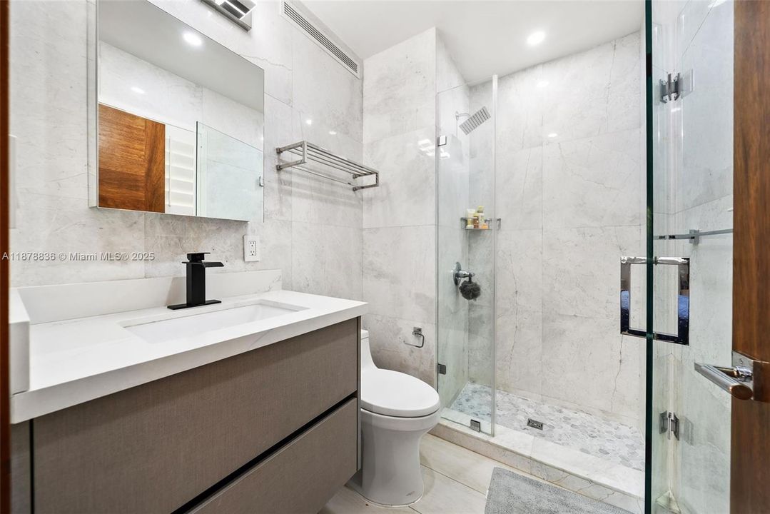 For Sale: $3,625,000 (5 beds, 5 baths, 3024 Square Feet)