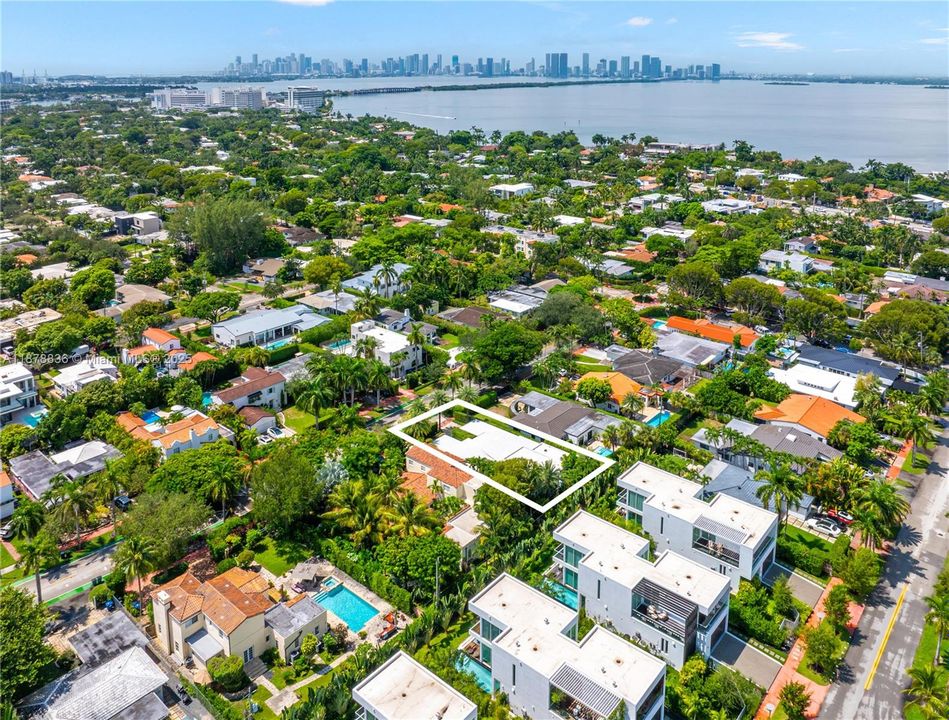 For Sale: $3,625,000 (5 beds, 5 baths, 3024 Square Feet)