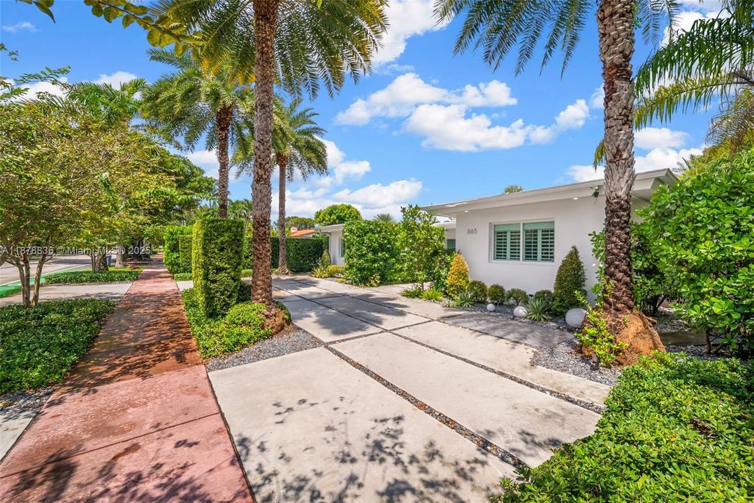 For Sale: $3,625,000 (5 beds, 5 baths, 3024 Square Feet)