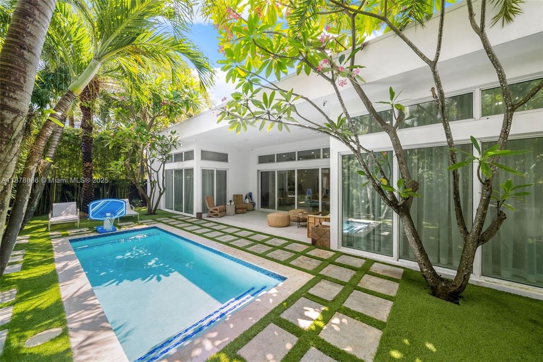 For Sale: $3,625,000 (5 beds, 5 baths, 3024 Square Feet)