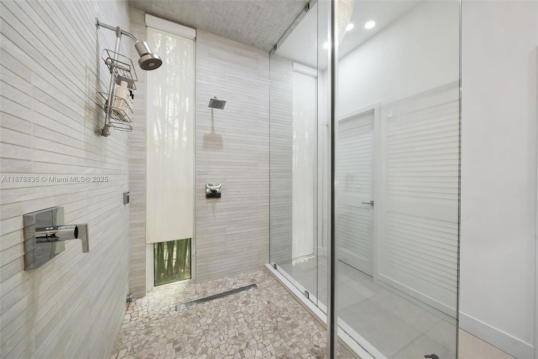 For Sale: $3,625,000 (5 beds, 5 baths, 3024 Square Feet)