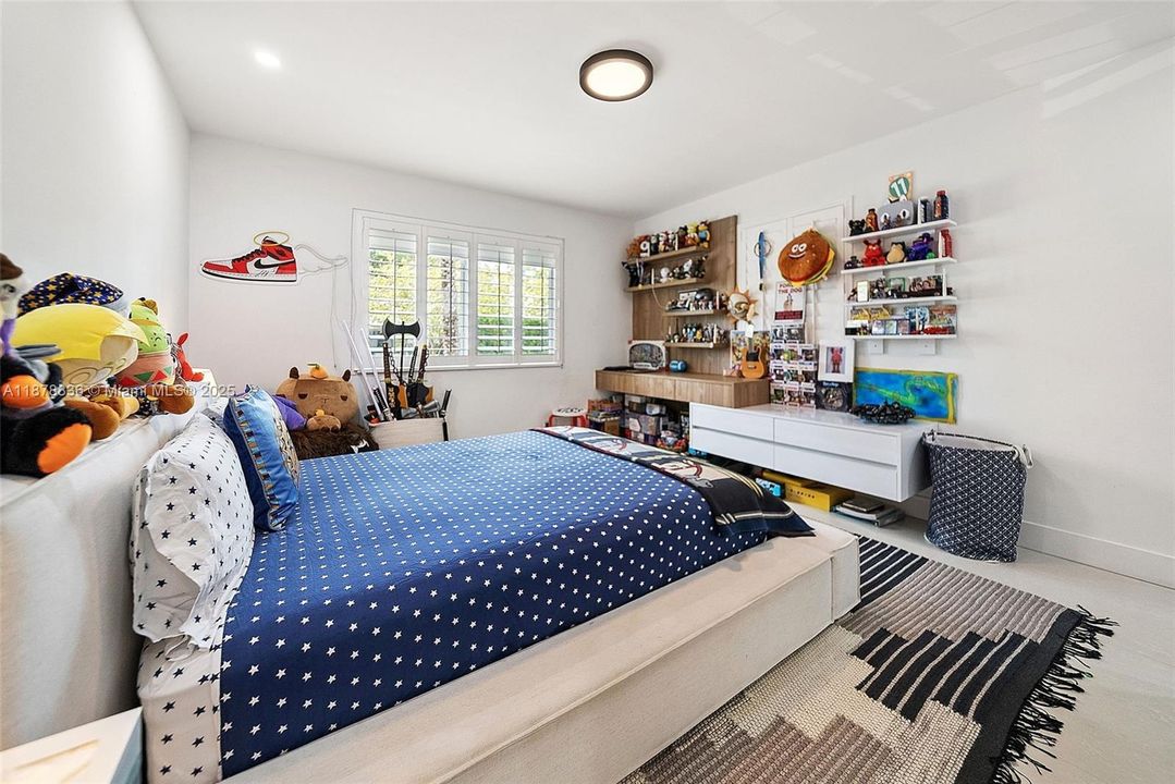 For Sale: $3,625,000 (5 beds, 5 baths, 3024 Square Feet)