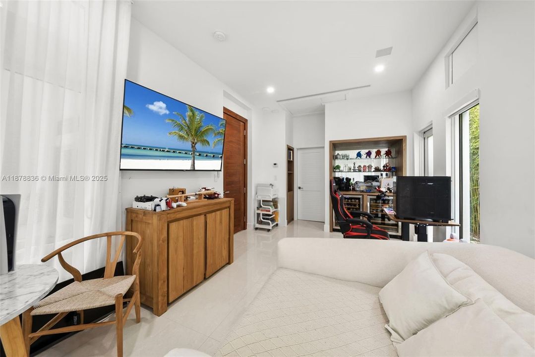 For Sale: $3,625,000 (5 beds, 5 baths, 3024 Square Feet)