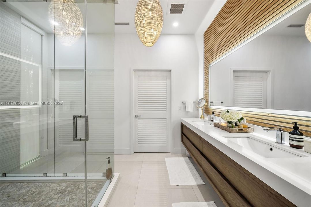 For Sale: $3,625,000 (5 beds, 5 baths, 3024 Square Feet)