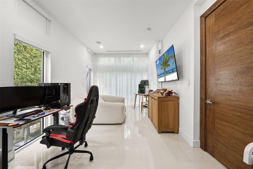 For Sale: $3,625,000 (5 beds, 5 baths, 3024 Square Feet)