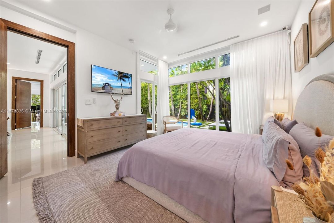 For Sale: $3,625,000 (5 beds, 5 baths, 3024 Square Feet)