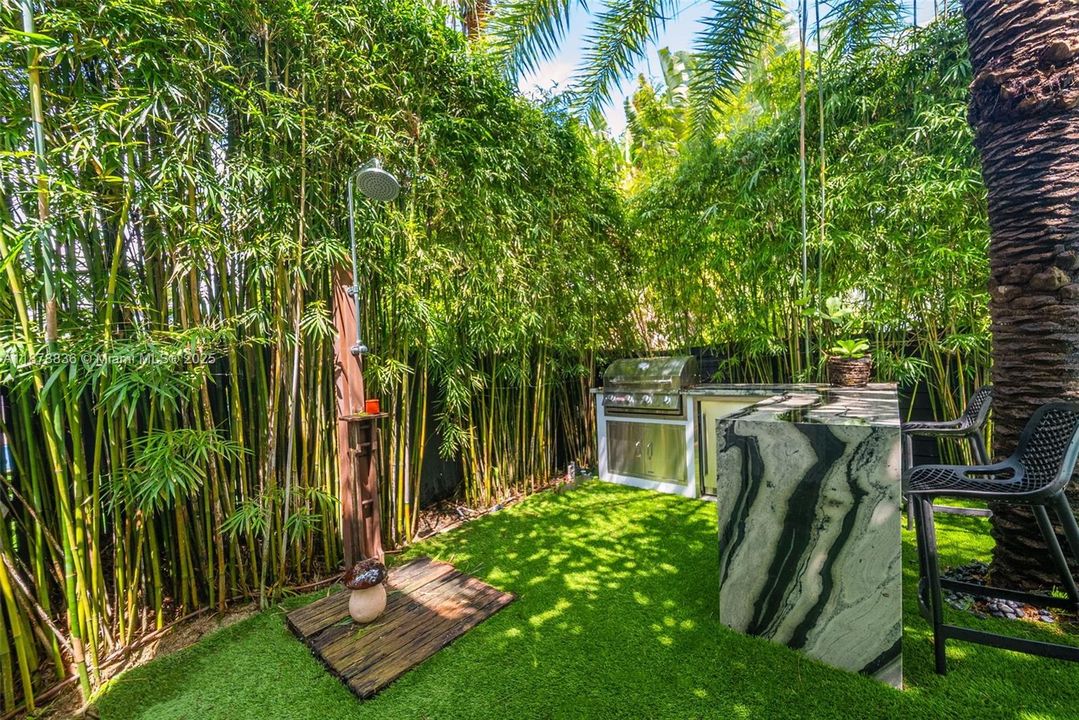 For Sale: $3,625,000 (5 beds, 5 baths, 3024 Square Feet)