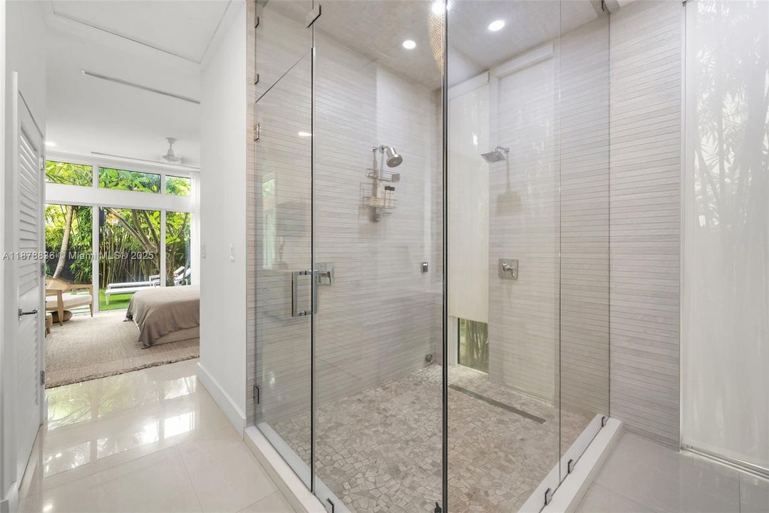 For Sale: $3,625,000 (5 beds, 5 baths, 3024 Square Feet)